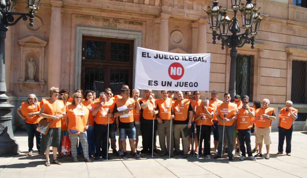Concentració a Lleida contra les rifes il·legals