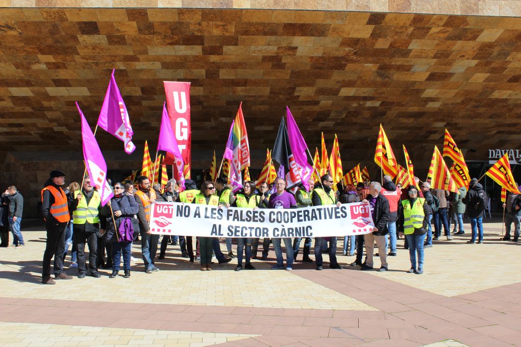 Un miler de treballadors del sector carni de l’àrea de Lleida són falsos autònoms