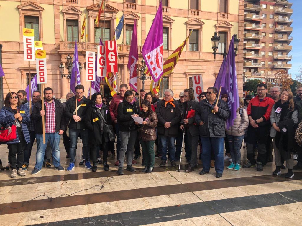 Protesta a Lleida contra l'acomiadament per emmalaltir