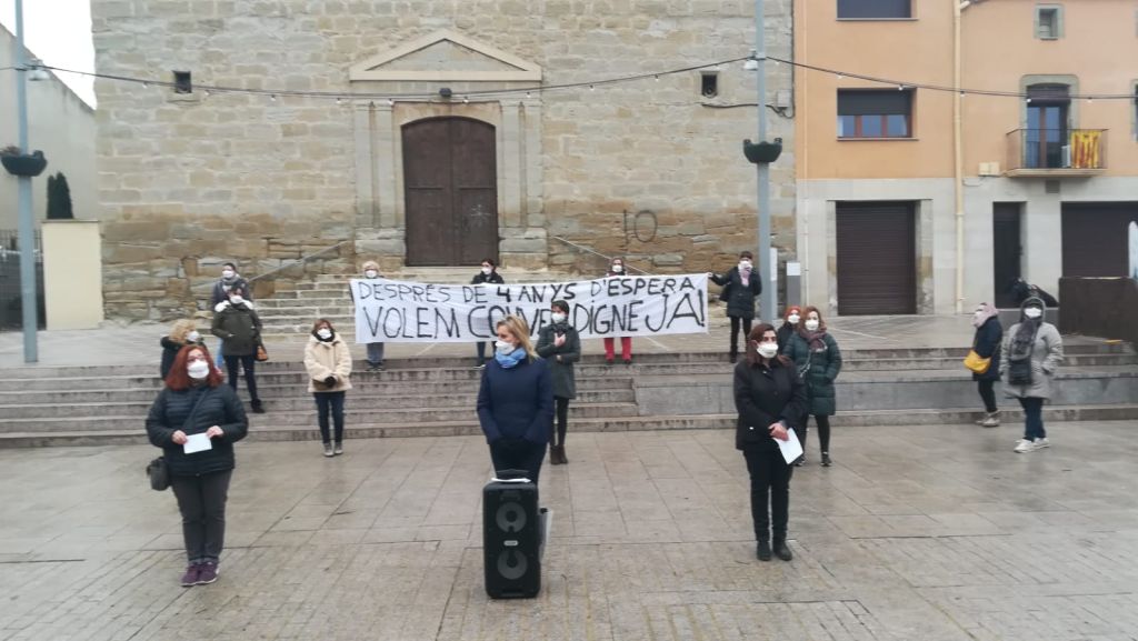 Concentració de la plantilla de la Residència d'Avis d'Almacelles per reclamar un conveni digne