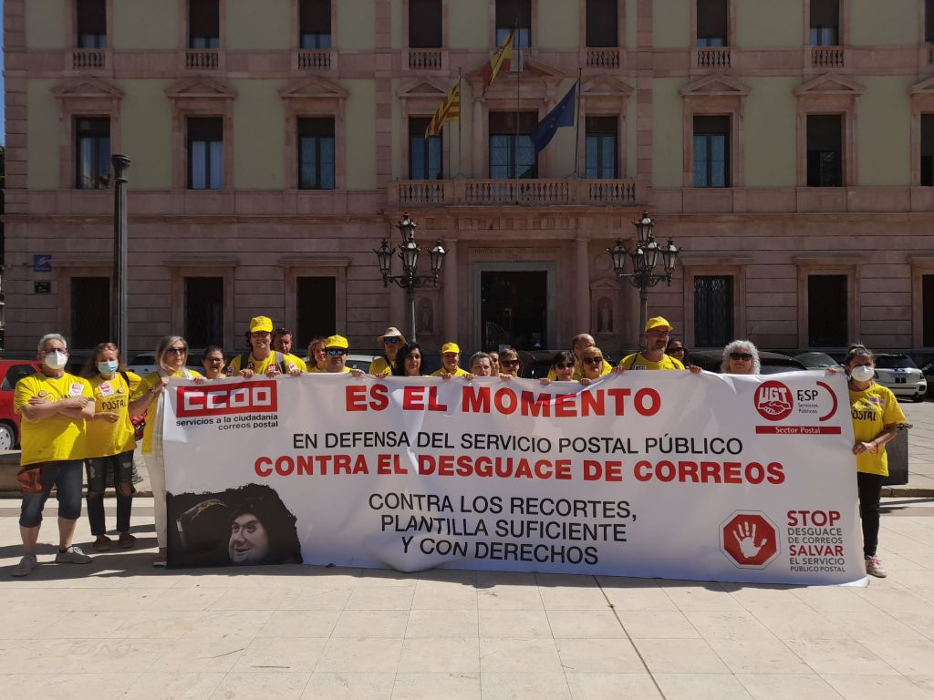 La plantilla de Correus torna a manifestar-se a Lleida en contra del desmantellament de l’empresa