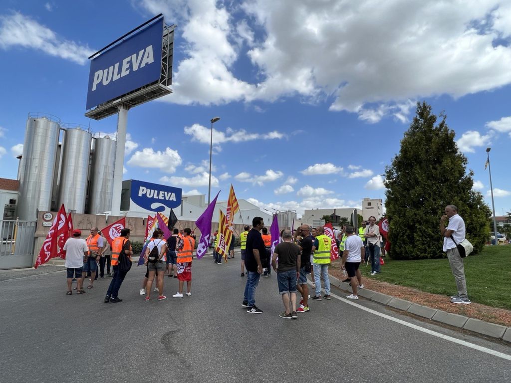 La plantilla de Puleva es planta i exigeix a l’empresa complir tots els acords signats amb els representants dels treballadors