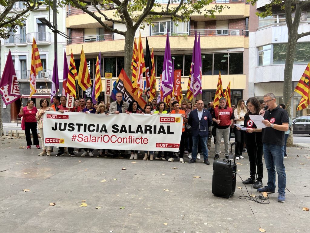 UGT i CCOO es concentren a Lleida davant la COELL per reclamar justícia salarial i dignitat per la classe treballadora