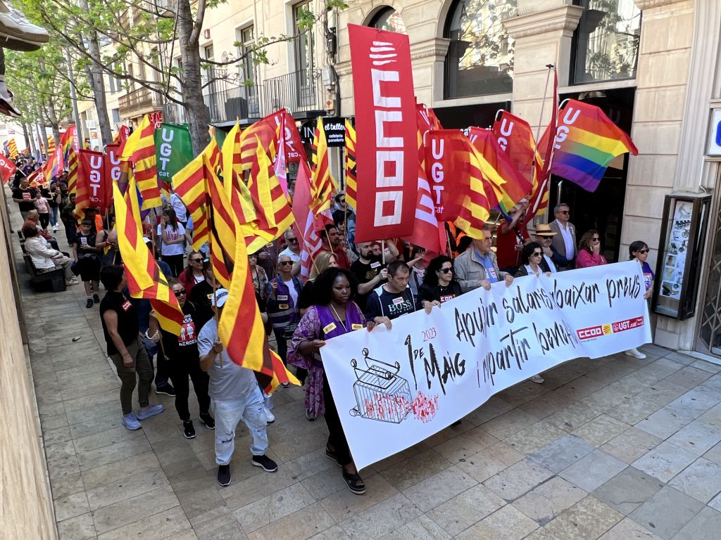 Els sindicats UGT-Terres de Lleida i CCOO Lleida surten al carrer aquest Primer de maig per exigir apujar salaris, abaixar preus i repartir beneficis