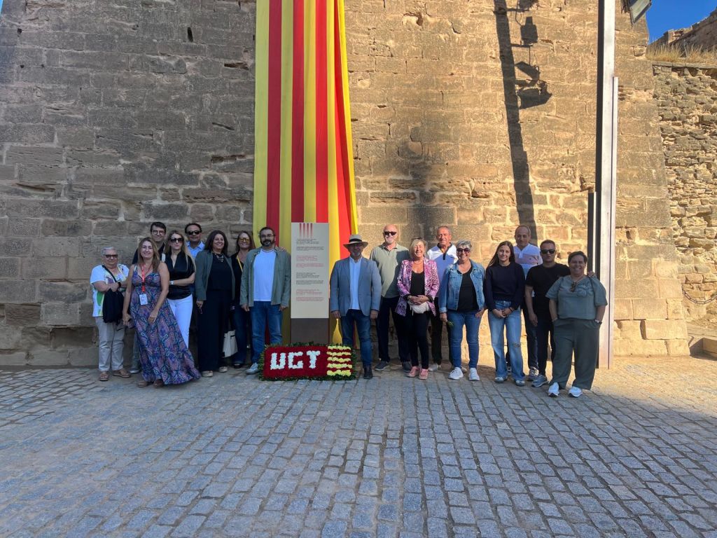 La UGT-Terres de Lleida participa en la Diada amb una ofrena floral a la Seu Vella