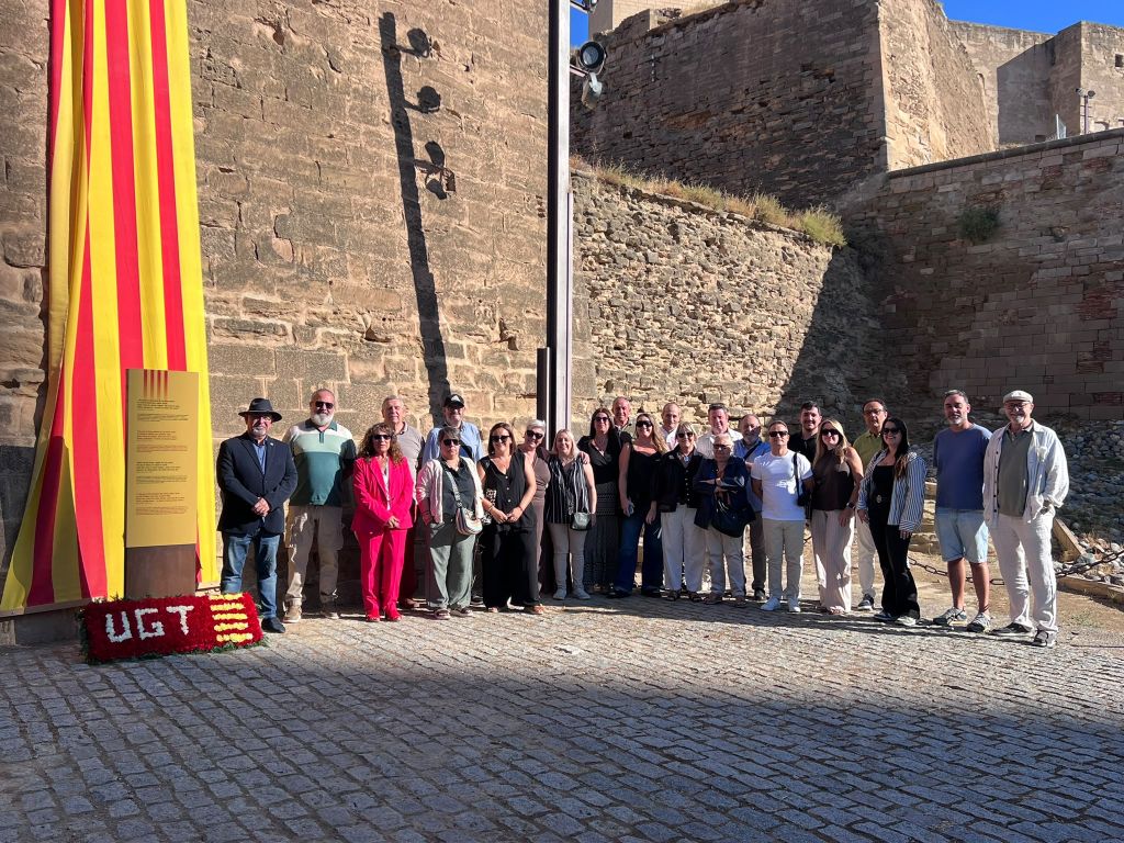 La UGT-Terres de Lleida celebra la tradicional ofrena floral de la Diada